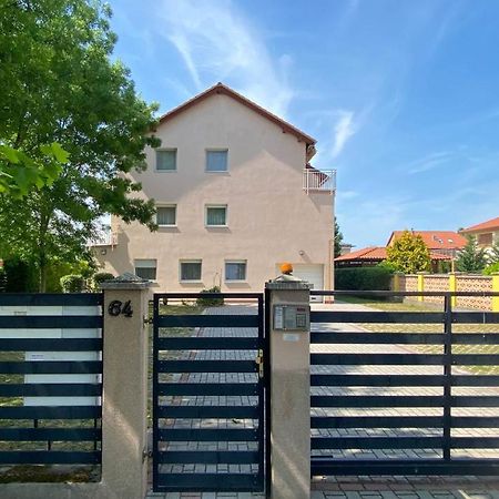 シオーフォクAranypart Apartmanアパートメント エクステリア 写真