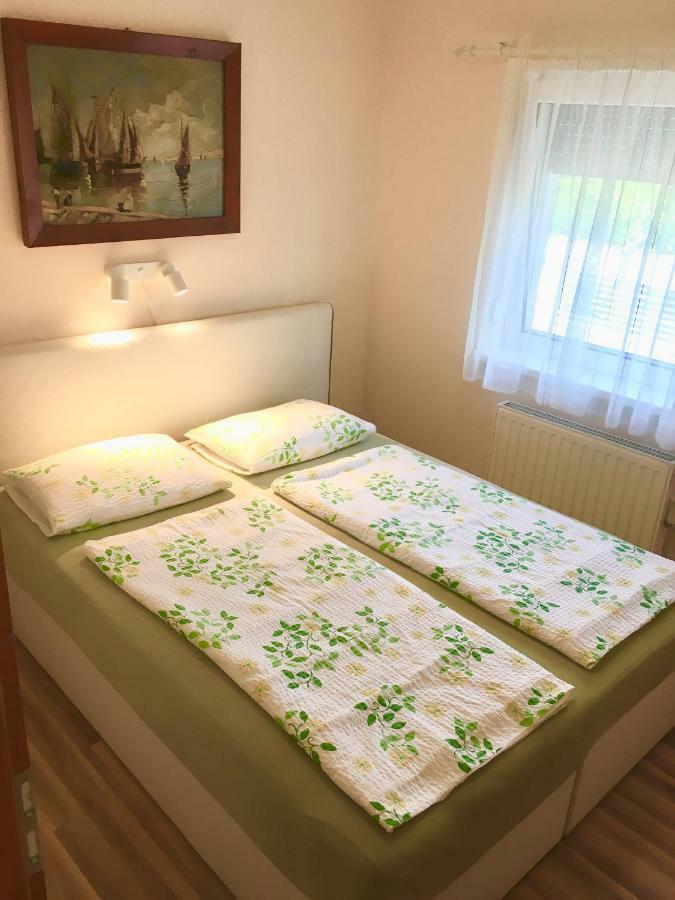 シオーフォクAranypart Apartmanアパートメント エクステリア 写真